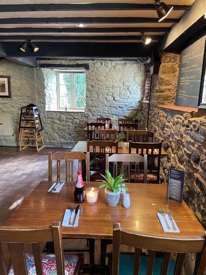 The Fountain Inn & Riverside Restaurant Okehampton Extérieur photo