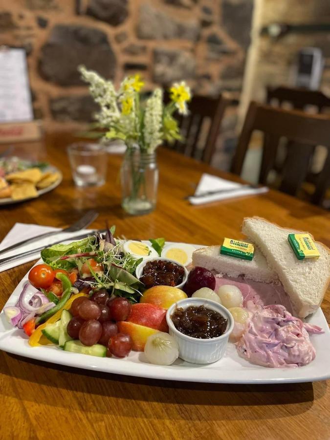 The Fountain Inn & Riverside Restaurant Okehampton Extérieur photo